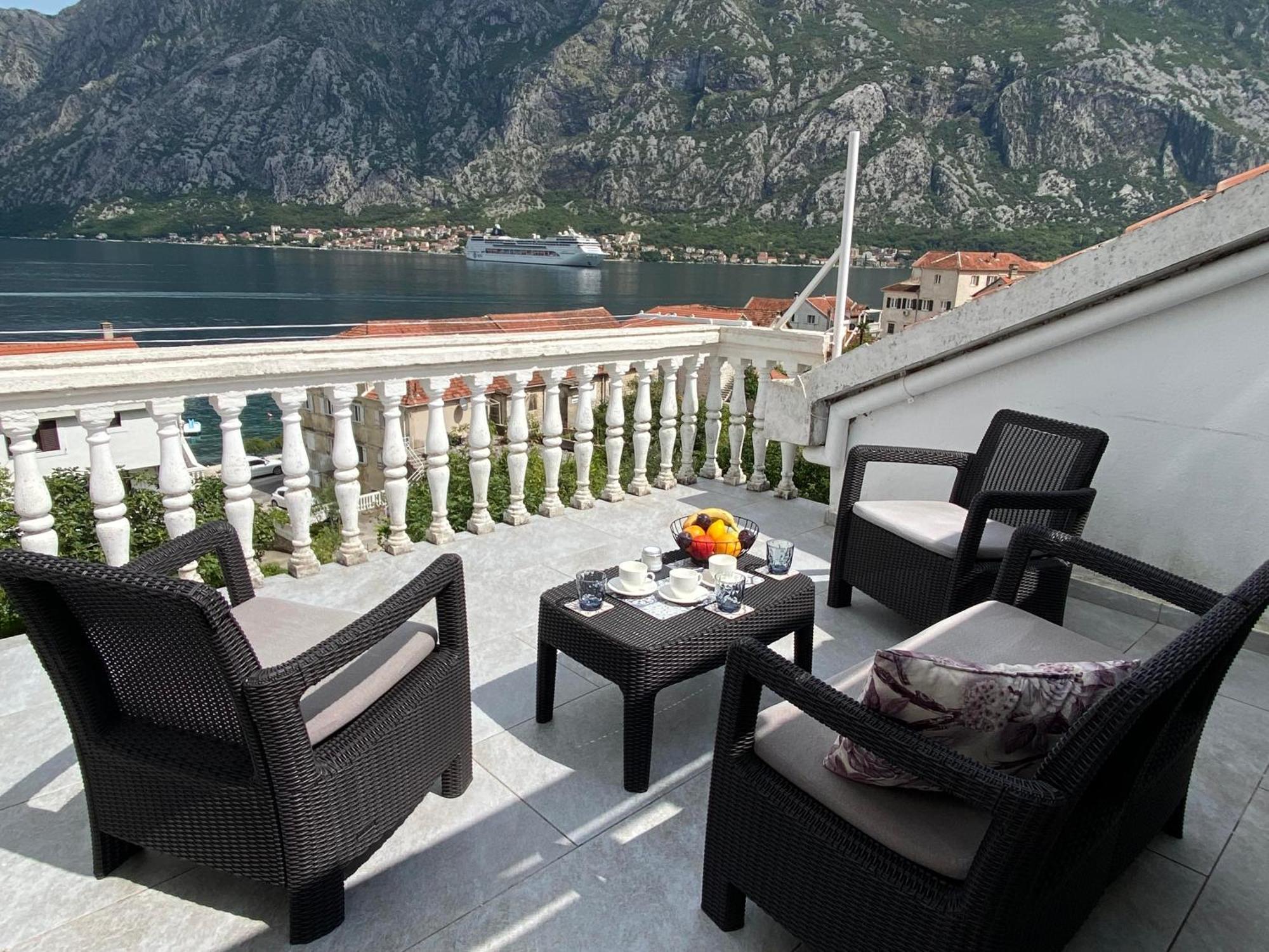 Lux Boka Sea View Apartment Kotor Eksteriør billede