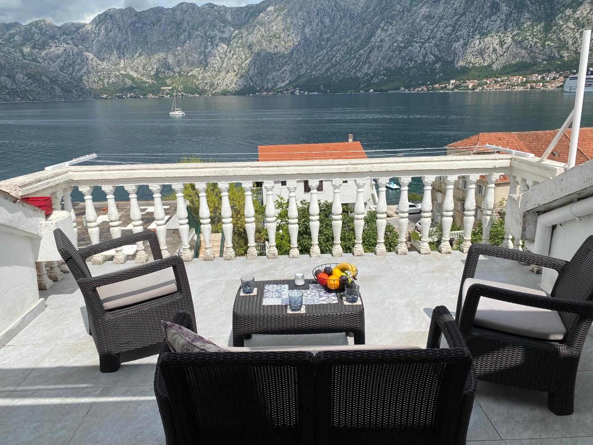 Lux Boka Sea View Apartment Kotor Eksteriør billede